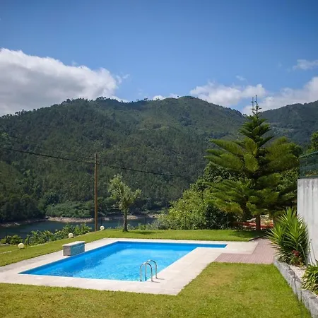 Country Stays- Flor - Comfort And Tranquility With A Stunning View * Geres