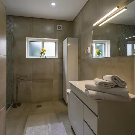 Country Stays- Flor - Comfort And Tranquility With A Stunning View Geres