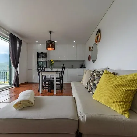 Country Stays- Flor - Comfort And Tranquility With A Stunning View