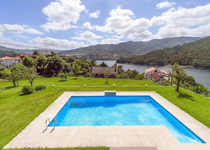 Country Stays- Flor - Comfort And Tranquility With A Stunning View * Geres