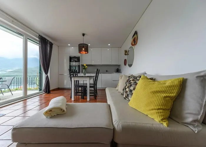Country Stays- Flor - Comfort And Tranquility With A Stunning View